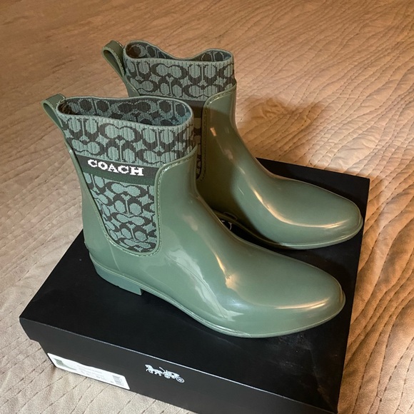 Turf like green Coach boots - Picture 5 of 5